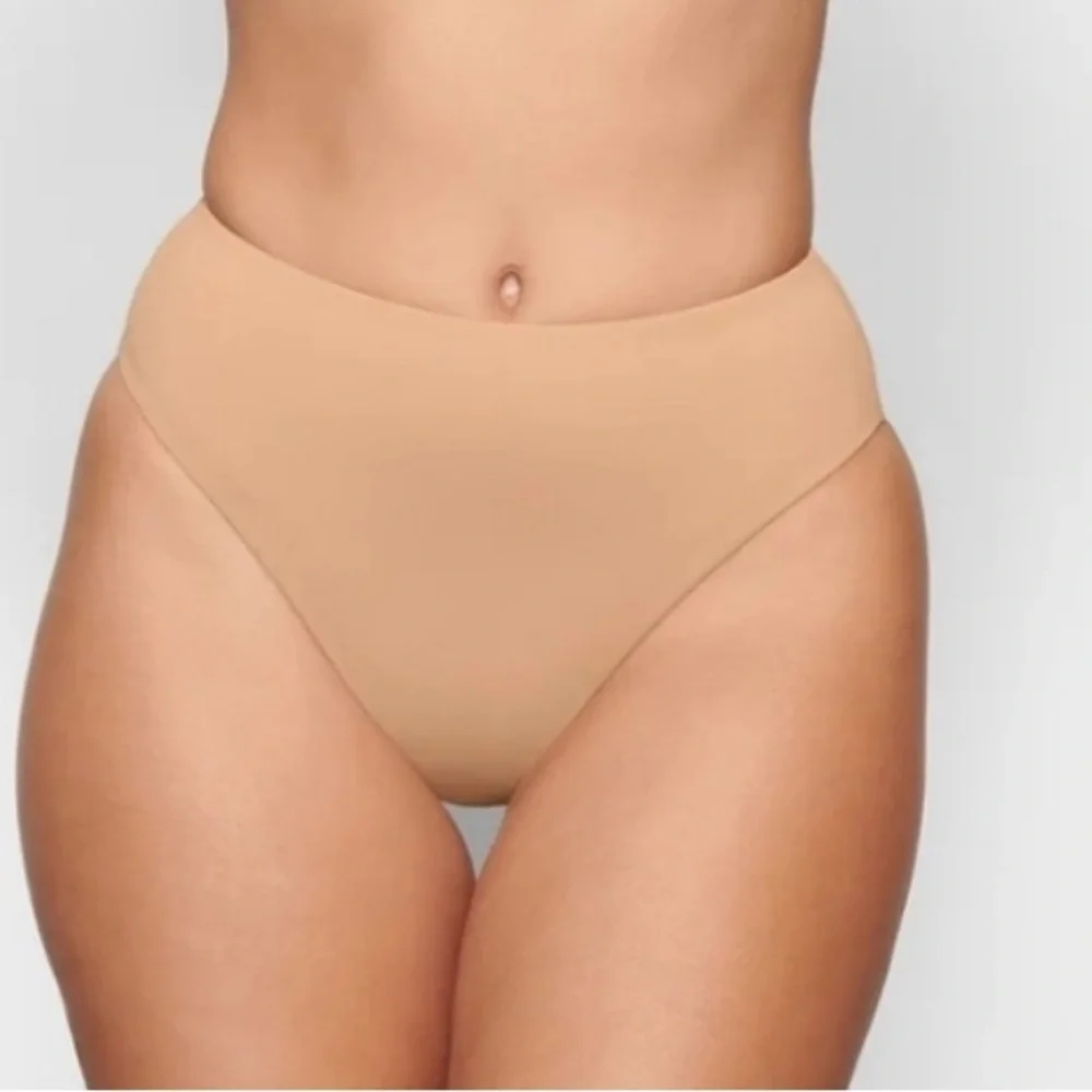 SKIMS SWIM (B10) MID WAIST BOTTOMS/ NWT/ OCHRE